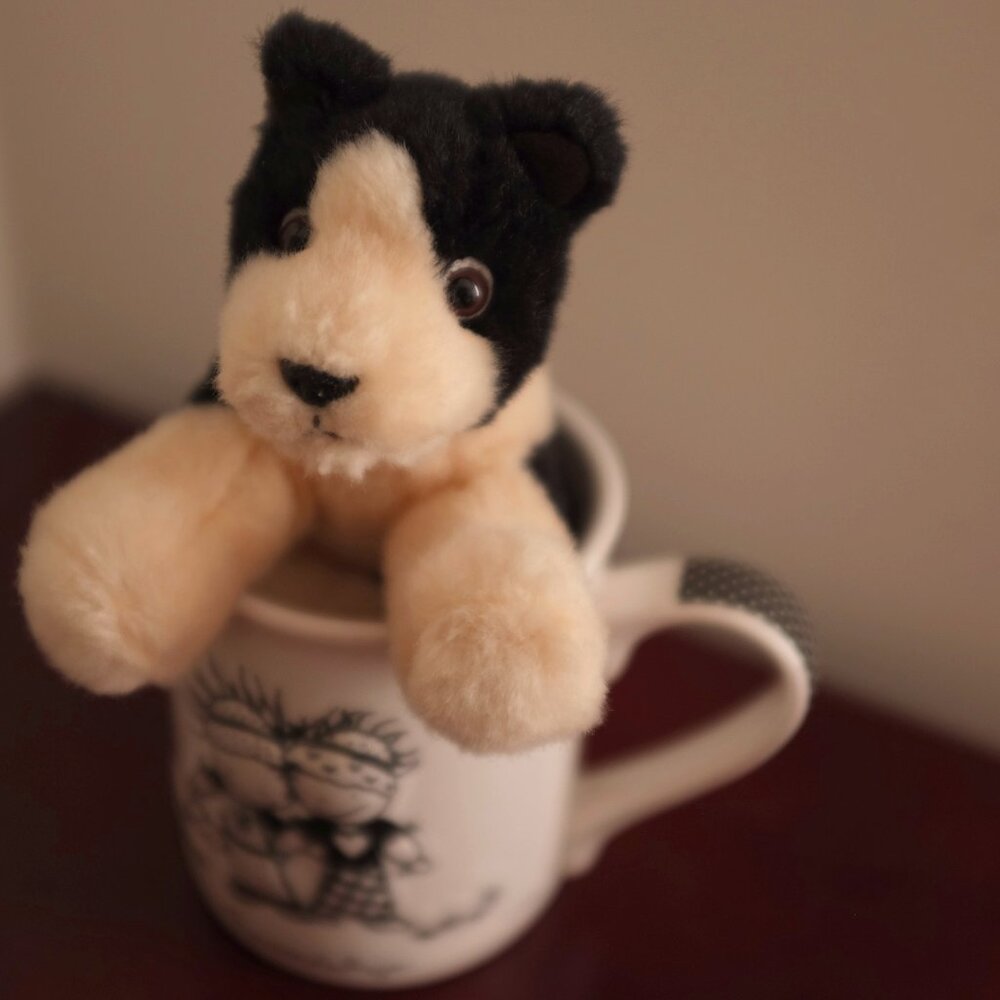 COPY - Cup sized vintage Russ Berrie Domino Black Cream Border Collie puppy dog…